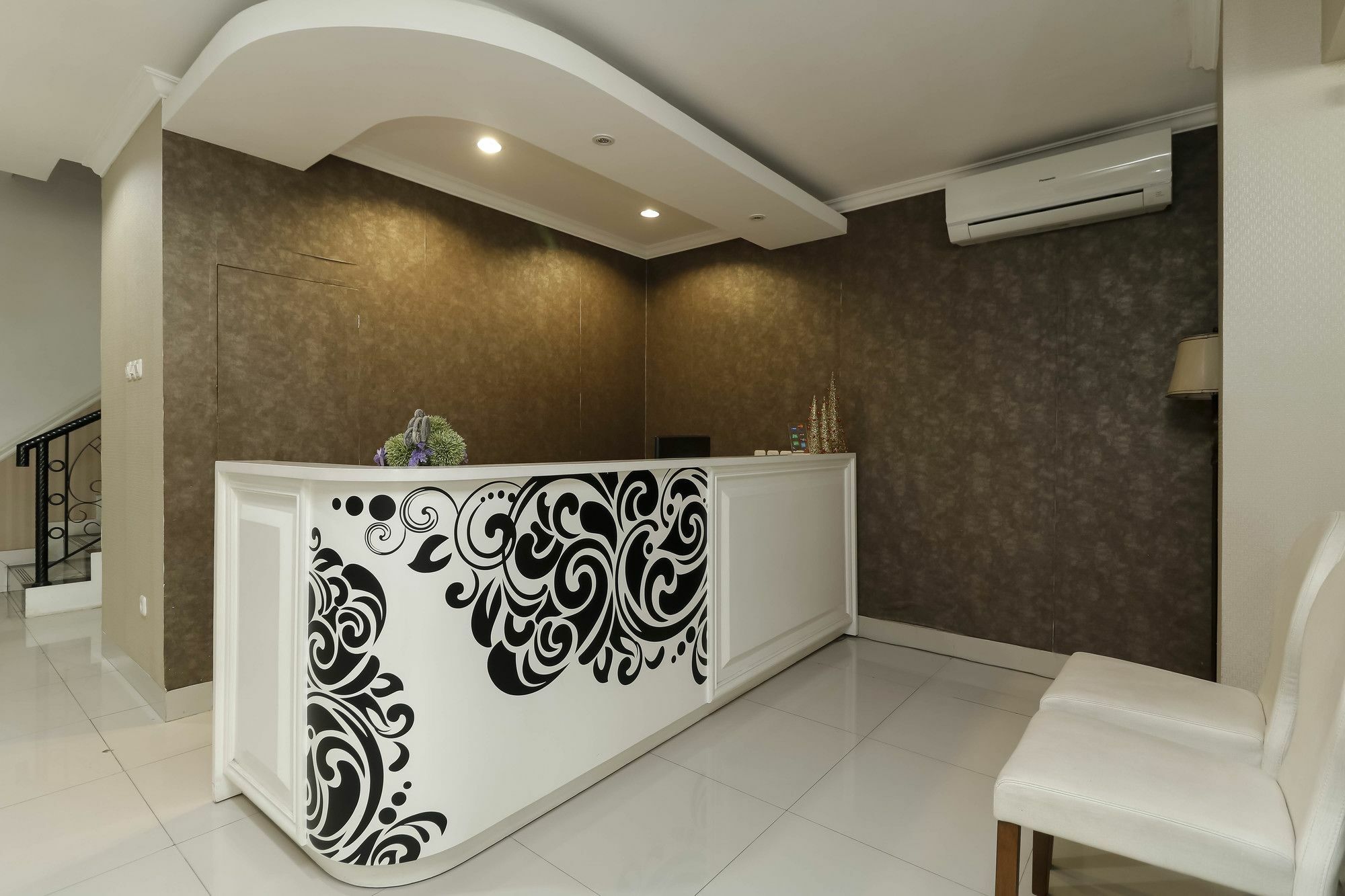 Reddoorz Plus @ Setiabudi Barat Τζακάρτα Εξωτερικό φωτογραφία