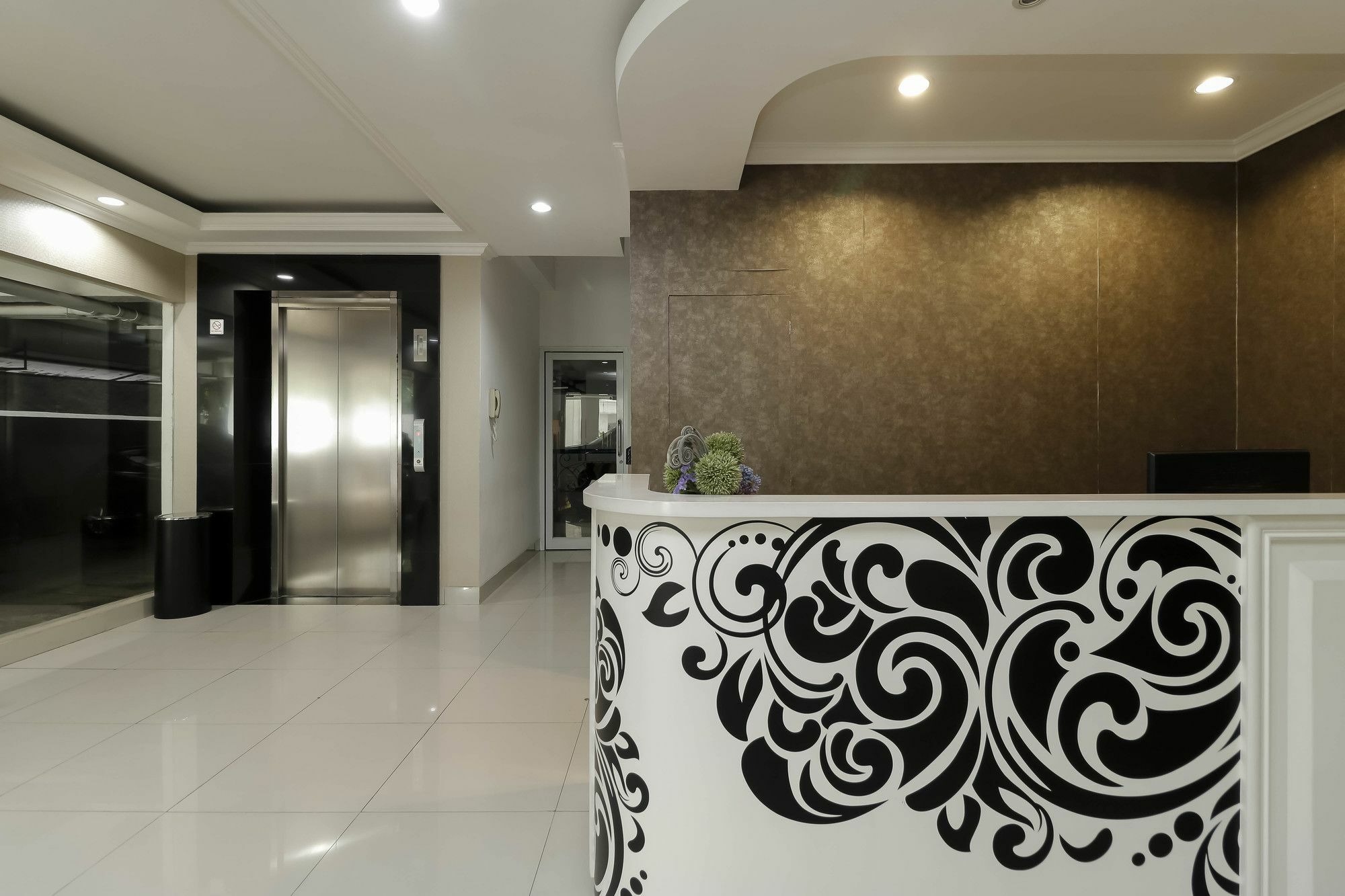 Reddoorz Plus @ Setiabudi Barat Τζακάρτα Εξωτερικό φωτογραφία