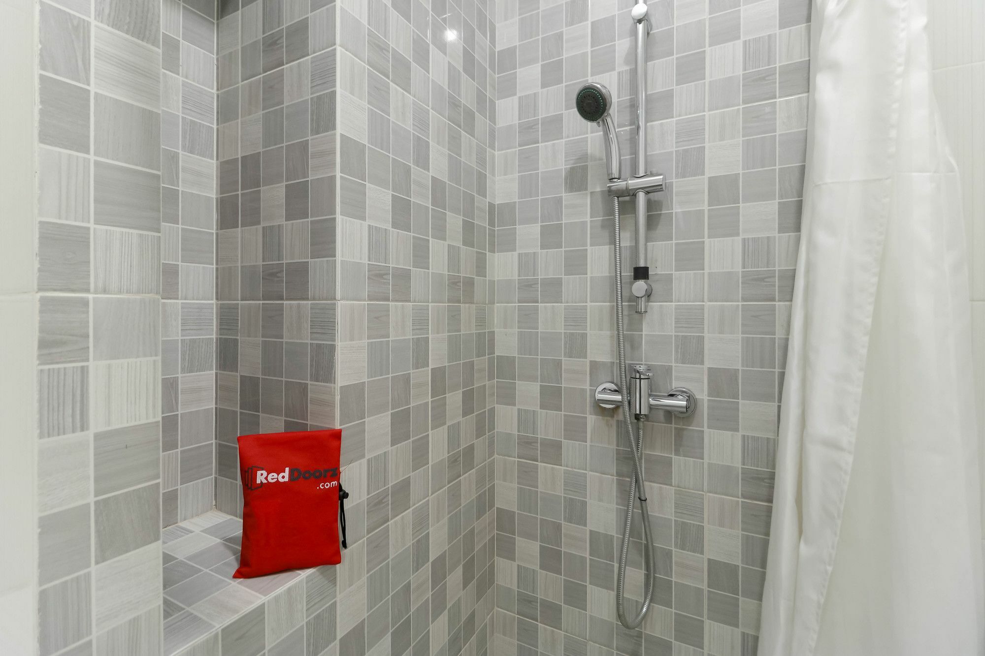 Reddoorz Plus @ Setiabudi Barat Τζακάρτα Εξωτερικό φωτογραφία